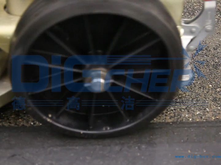 高壓水射流清除道路標(biāo)志線(xiàn)